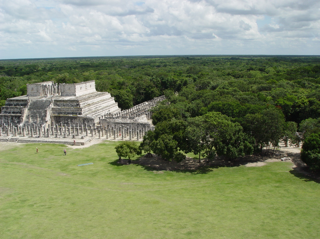 2003/October/Cancun/ChichenItza/At/DSC01290