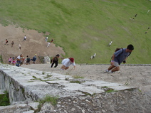 2003/October/Cancun/ChichenItza/At/DSC01297