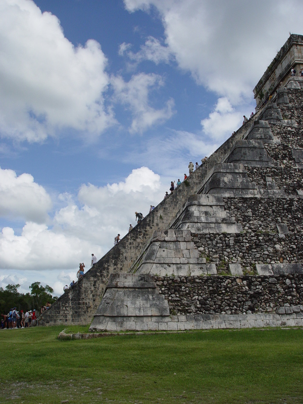 2003/October/Cancun/ChichenItza/At/DSC01298