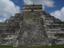 2003/October/Cancun/ChichenItza/At/DSC01300