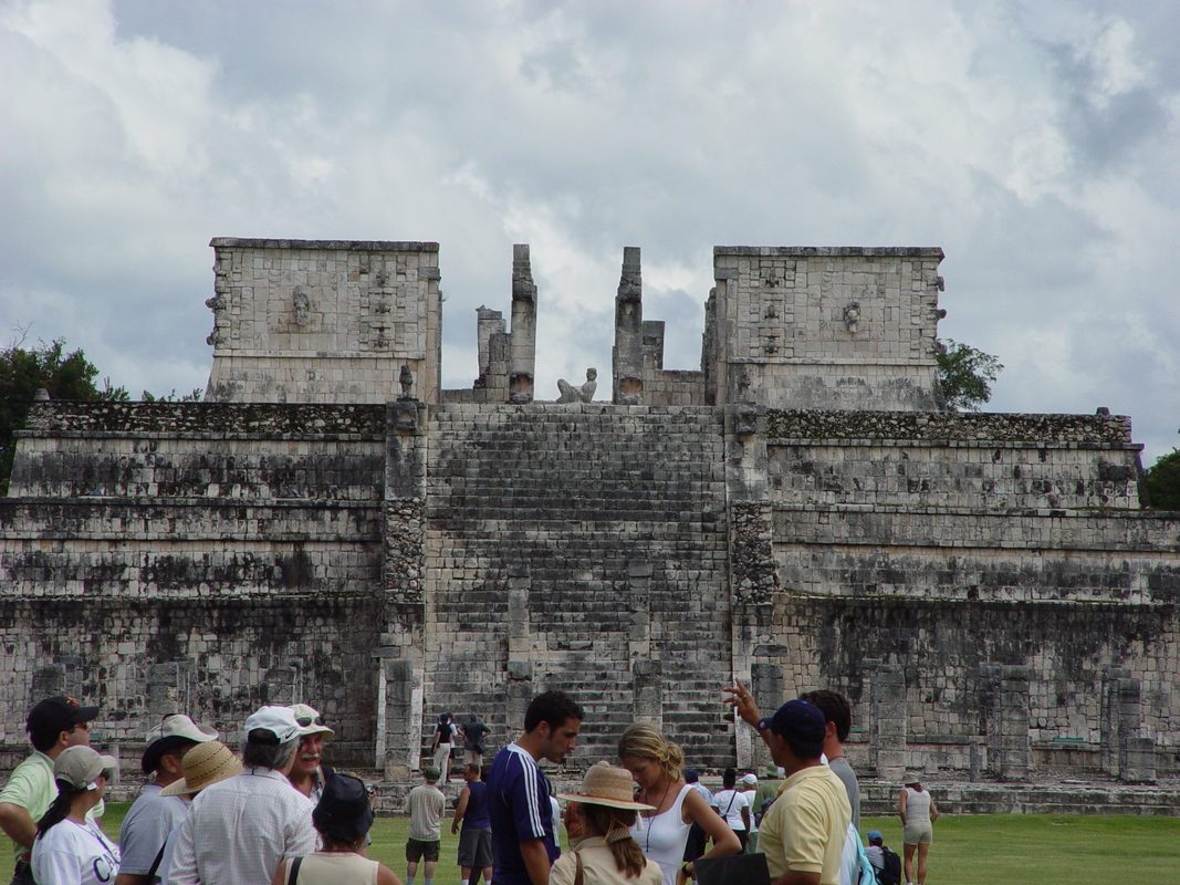 2003/October/Cancun/ChichenItza/At/DSC01310