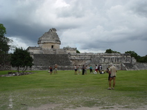 2003/October/Cancun/ChichenItza/At/DSC01312