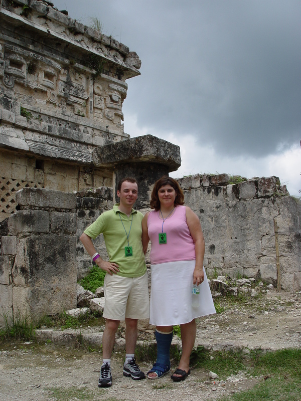 2003/October/Cancun/ChichenItza/At/DSC01320