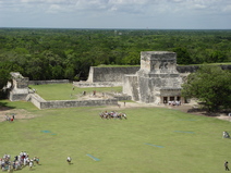 2003/October/Cancun/ChichenItza/At/DSC01293