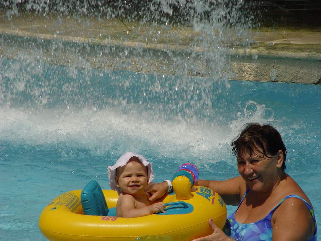 2003/October/Cancun/Pool2/DSC01346