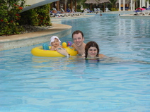 2003/October/Cancun/Pool2/DSC01383