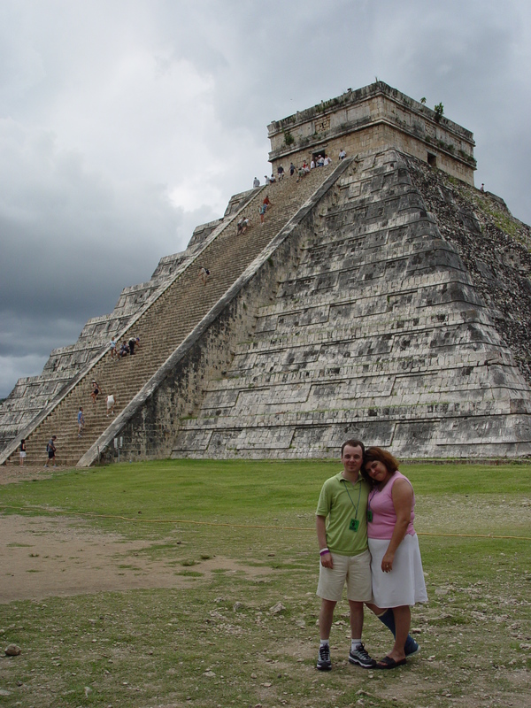 2003/October/Cancun/ChichenItza/At/DSC01323