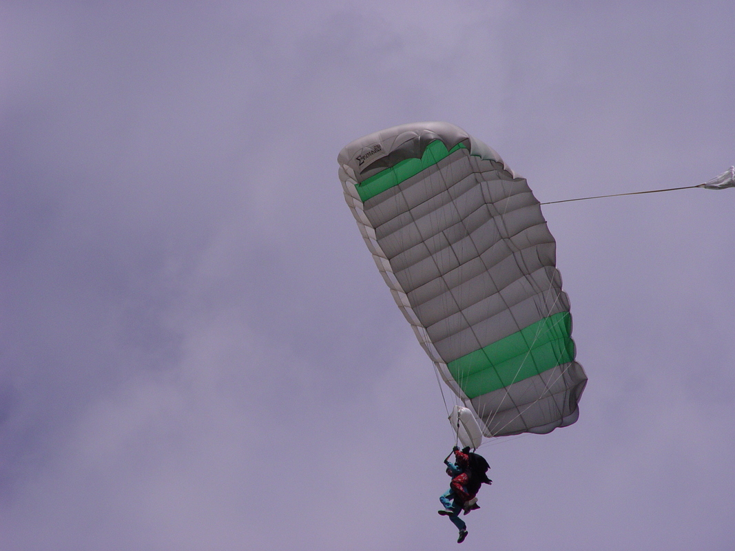 2003/June/SkydiveChicago/DSC00433