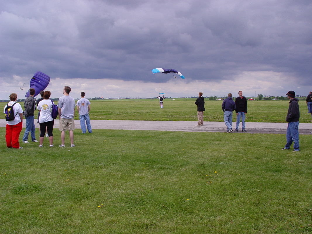 2003/June/SkydiveChicago/DSC00435