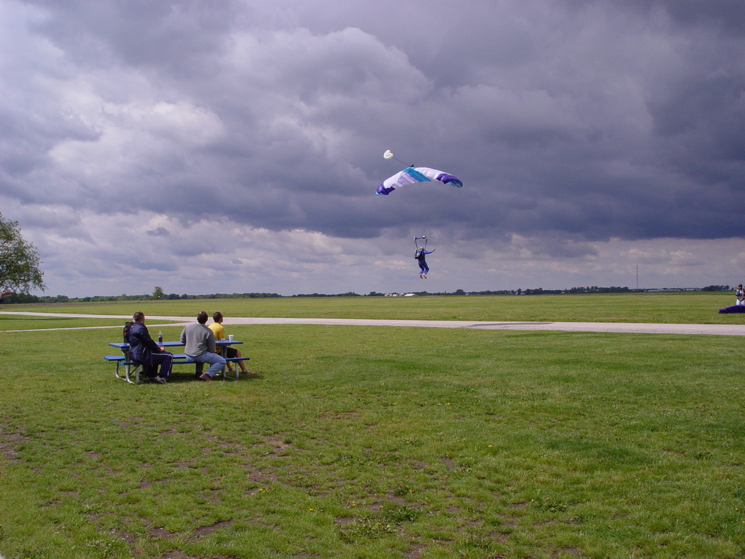 2003/June/SkydiveChicago/DSC00437