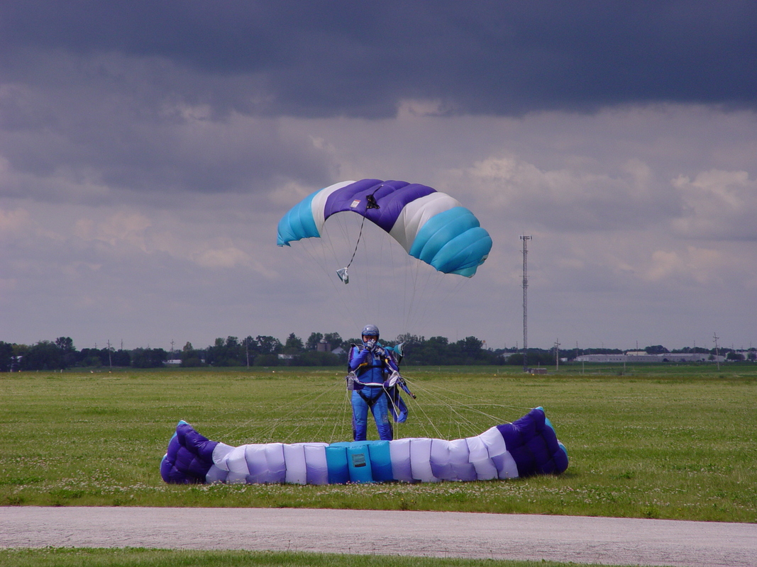 2003/June/SkydiveChicago/DSC00439