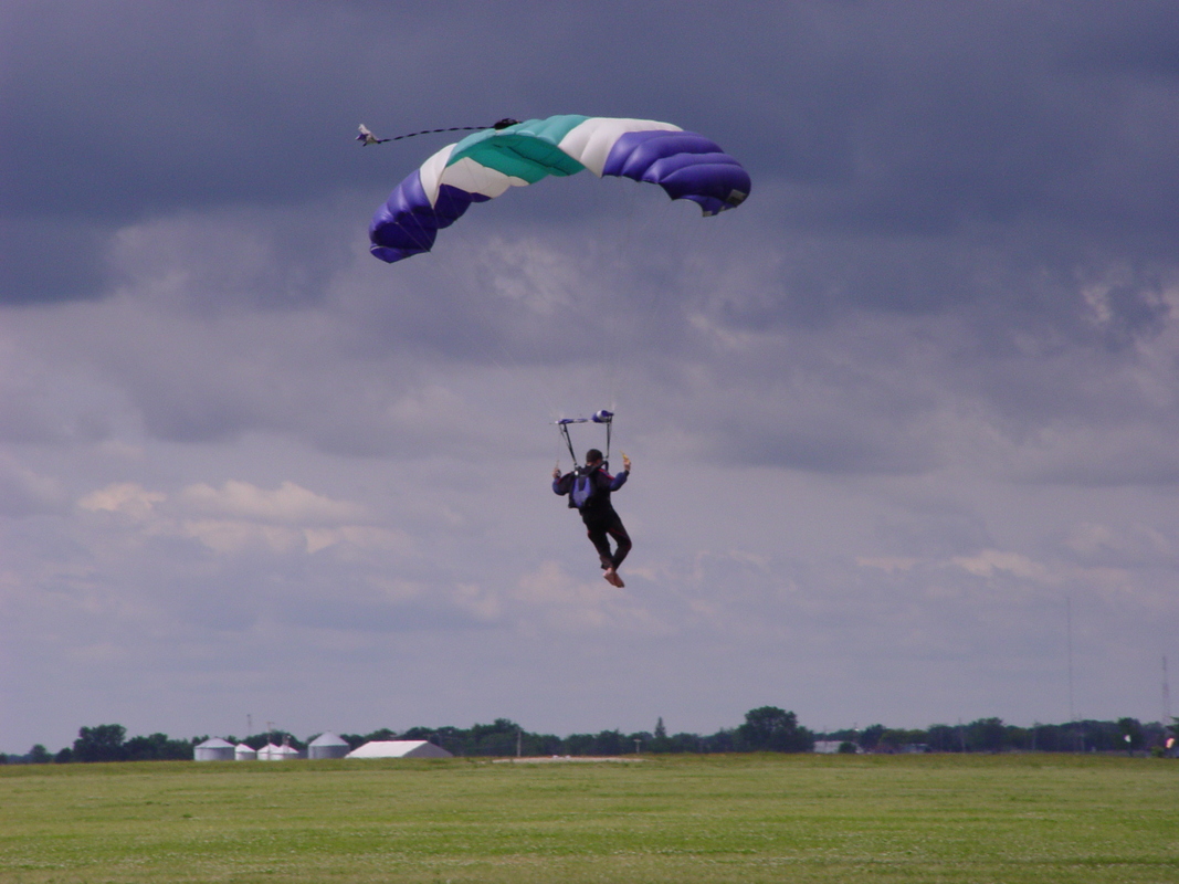 2003/June/SkydiveChicago/DSC00440