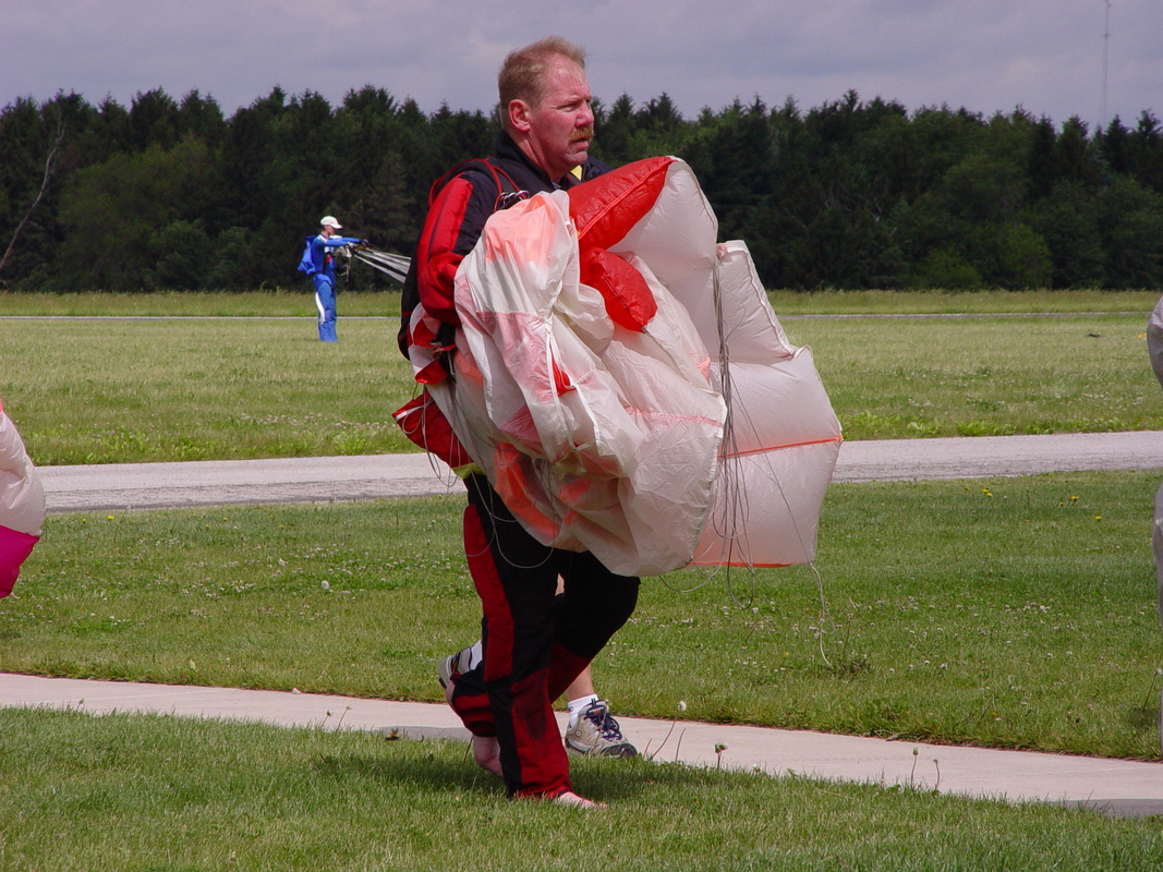 2003/June/SkydiveChicago/DSC00442