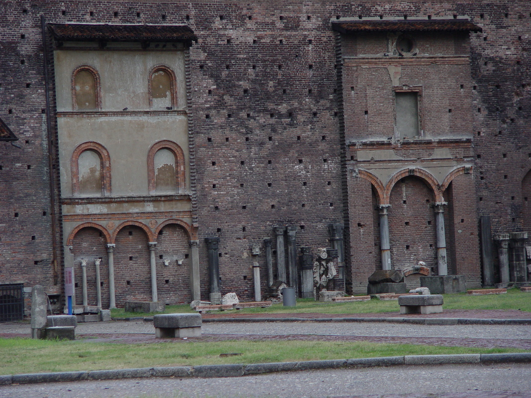 2004/09/Italy/Milan/CastelloSforzesco/DSC02784