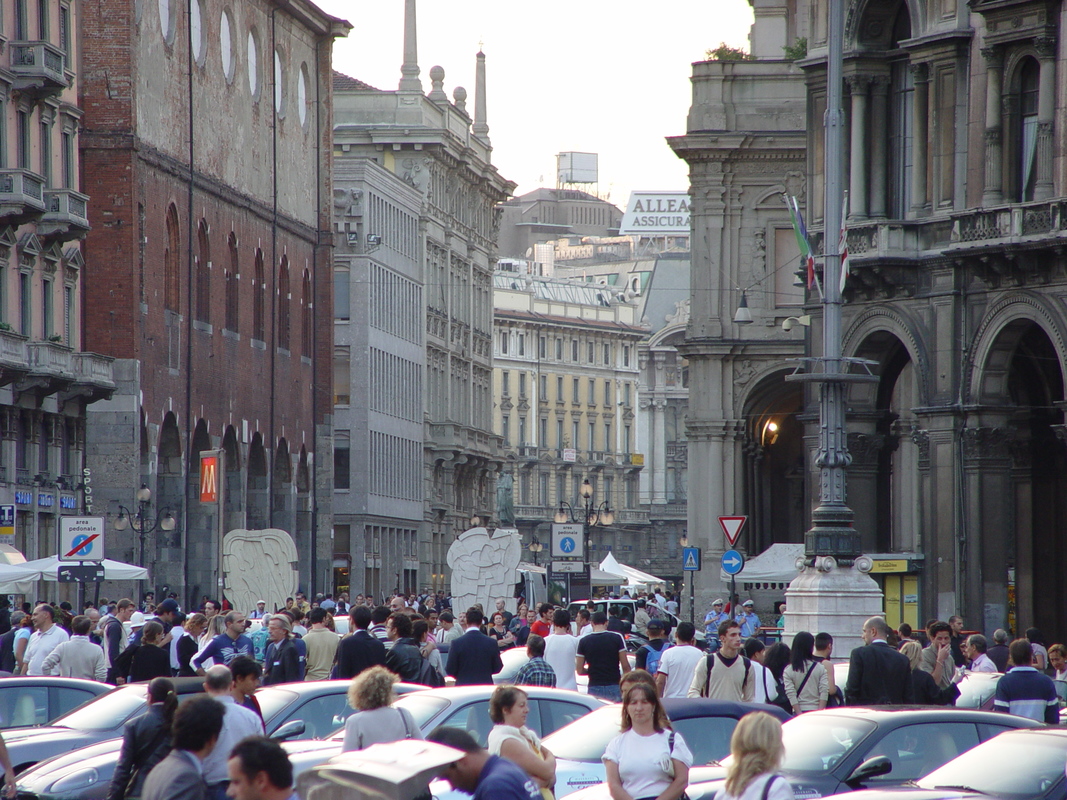 2004/09/Italy/Milan/Cars/DSC02808