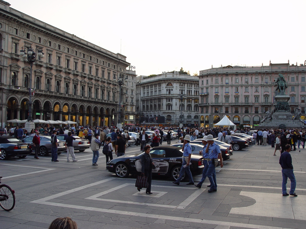 2004/09/Italy/Milan/Cars/DSC02809