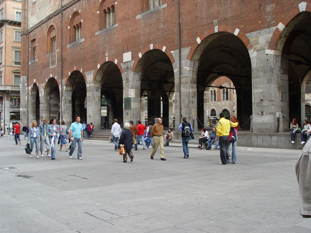 2004/09/Italy/Milan/PiazzaMercanti/DSC02752