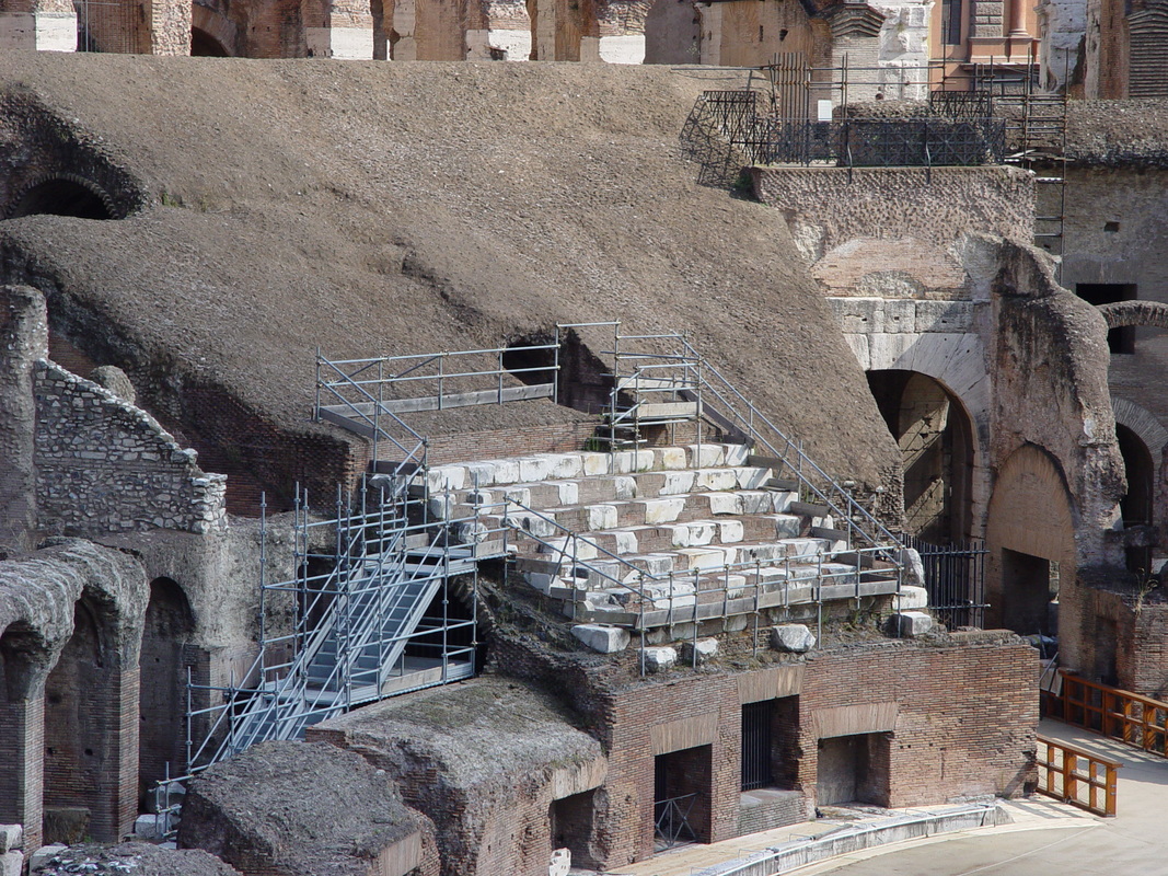 2004/09/Italy/Rome/Coliseum/DSC02934