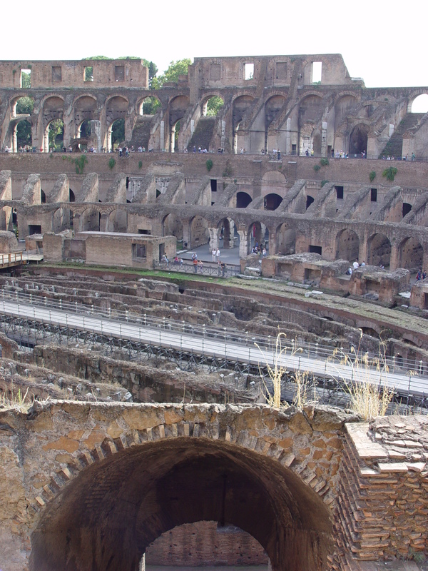 2004/09/Italy/Rome/Coliseum/DSC02938