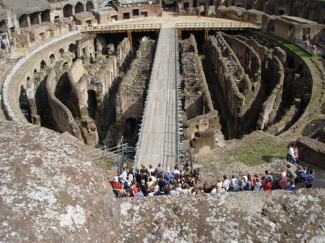 2004/09/Italy/Rome/Coliseum/DSC02939