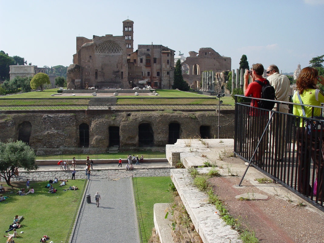 2004/09/Italy/Rome/RomanForum/DSC02941