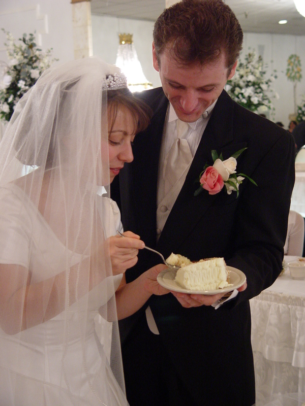 2004/09/Wedding/Gabi/Reception/Cake/DSC03122