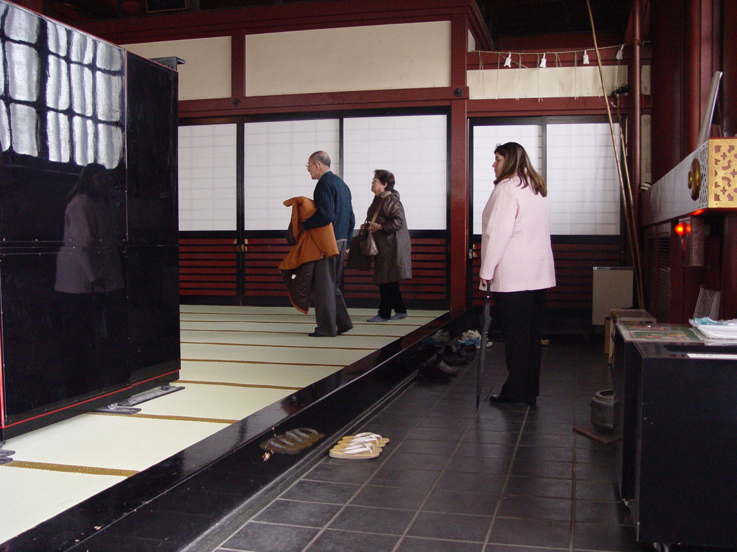 2005/01/Tokyo/Asakusa_Shrine/DSC03474