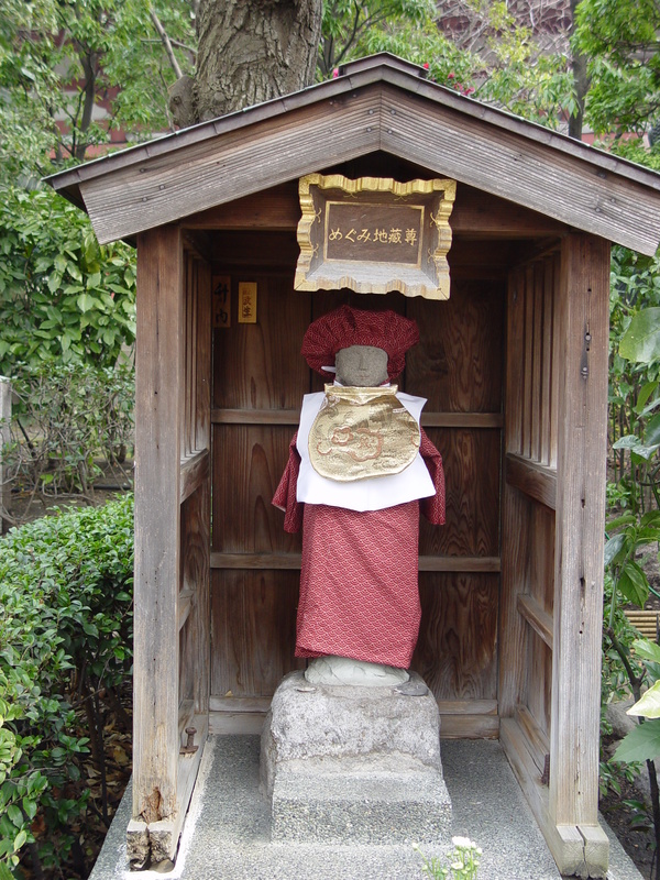 2005/01/Tokyo/Asakusa_Shrine/DSC03504