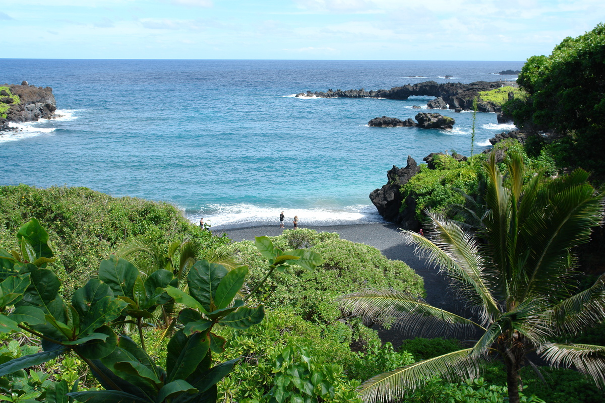 2008/10/Hawaii/Maui/RoadToHana/4-BlackSandBeach/DSC09687