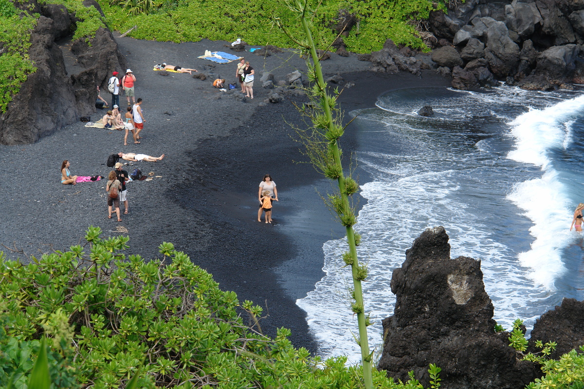 2008/10/Hawaii/Maui/RoadToHana/4-BlackSandBeach/DSC09694