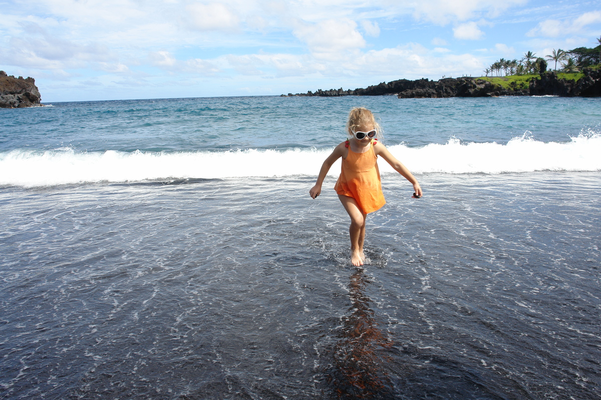 2008/10/Hawaii/Maui/RoadToHana/4-BlackSandBeach/DSC09698