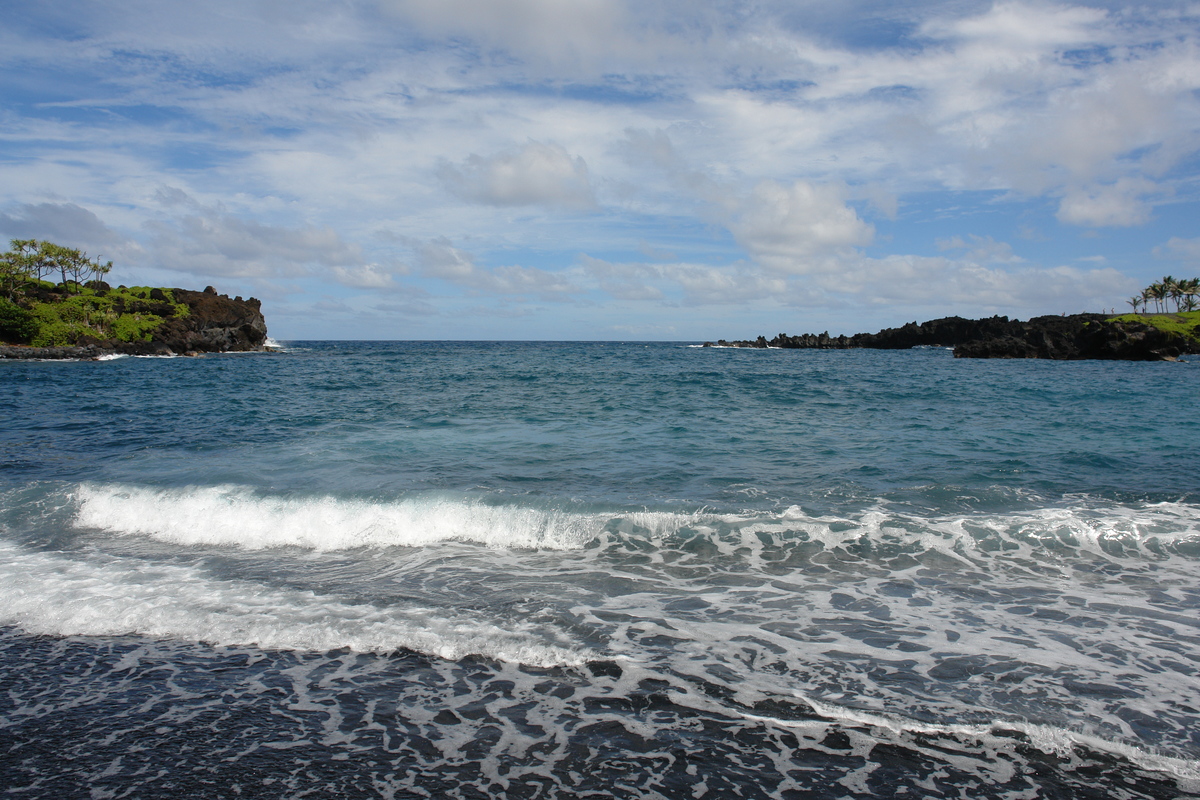 2008/10/Hawaii/Maui/RoadToHana/4-BlackSandBeach/DSC09699