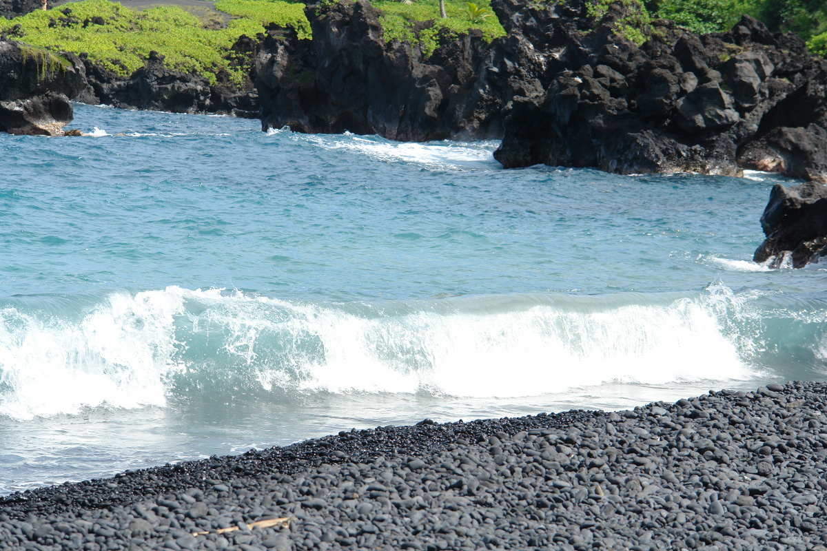 2008/10/Hawaii/Maui/RoadToHana/4-BlackSandBeach/DSC09705