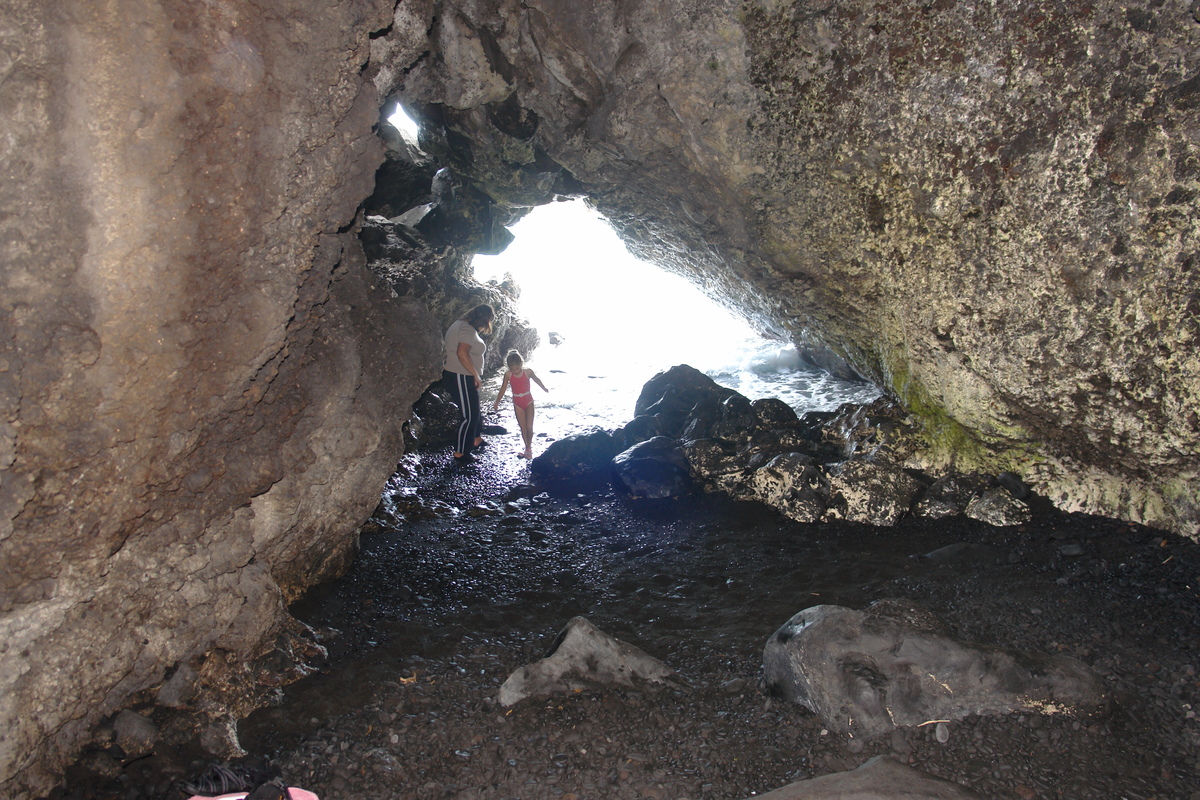 2008/10/Hawaii/Maui/RoadToHana/4-BlackSandBeach/DSC09733