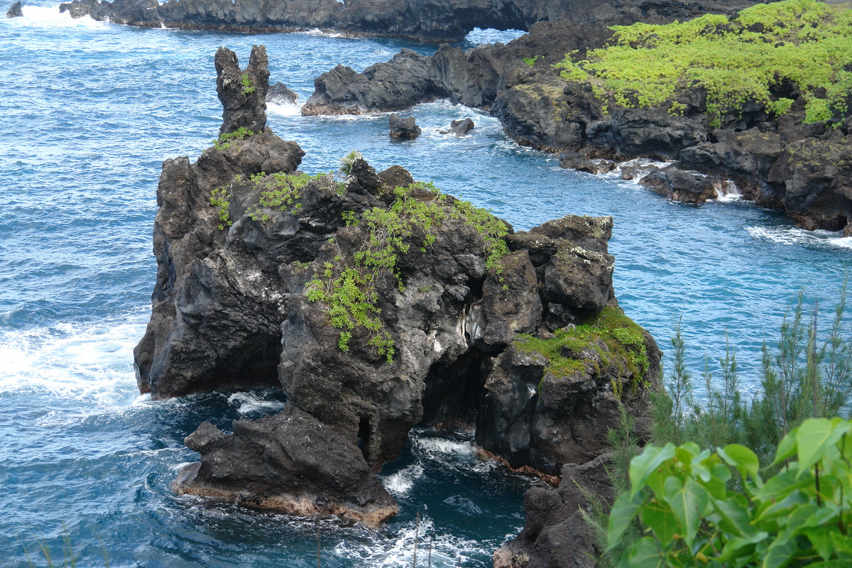 2008/10/Hawaii/Maui/RoadToHana/4-BlackSandBeach/DSC09736