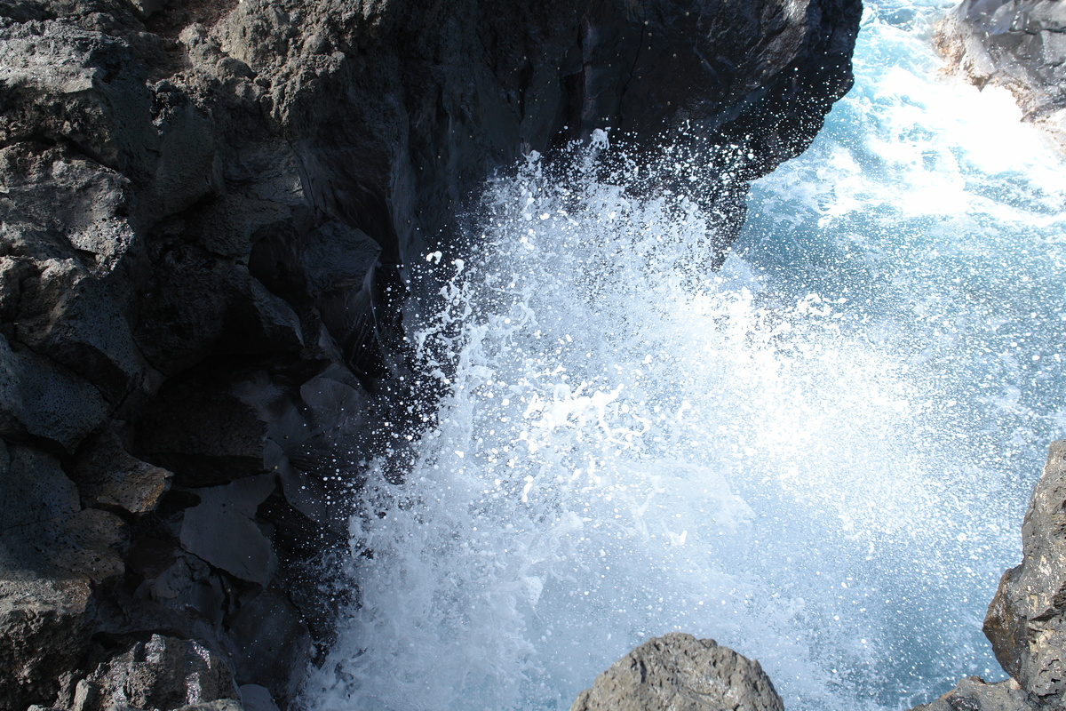 2008/10/Hawaii/Maui/RoadToHana/4-BlackSandBeach/DSC09753